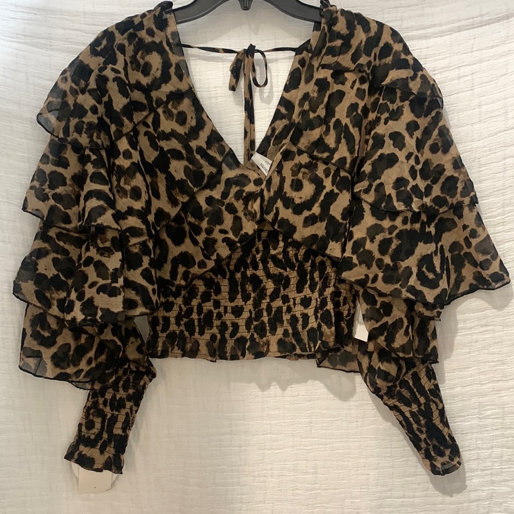 Live 4 Truth Ruffle Cheetah Print Crop Top size M. NWT. Great Fall piece